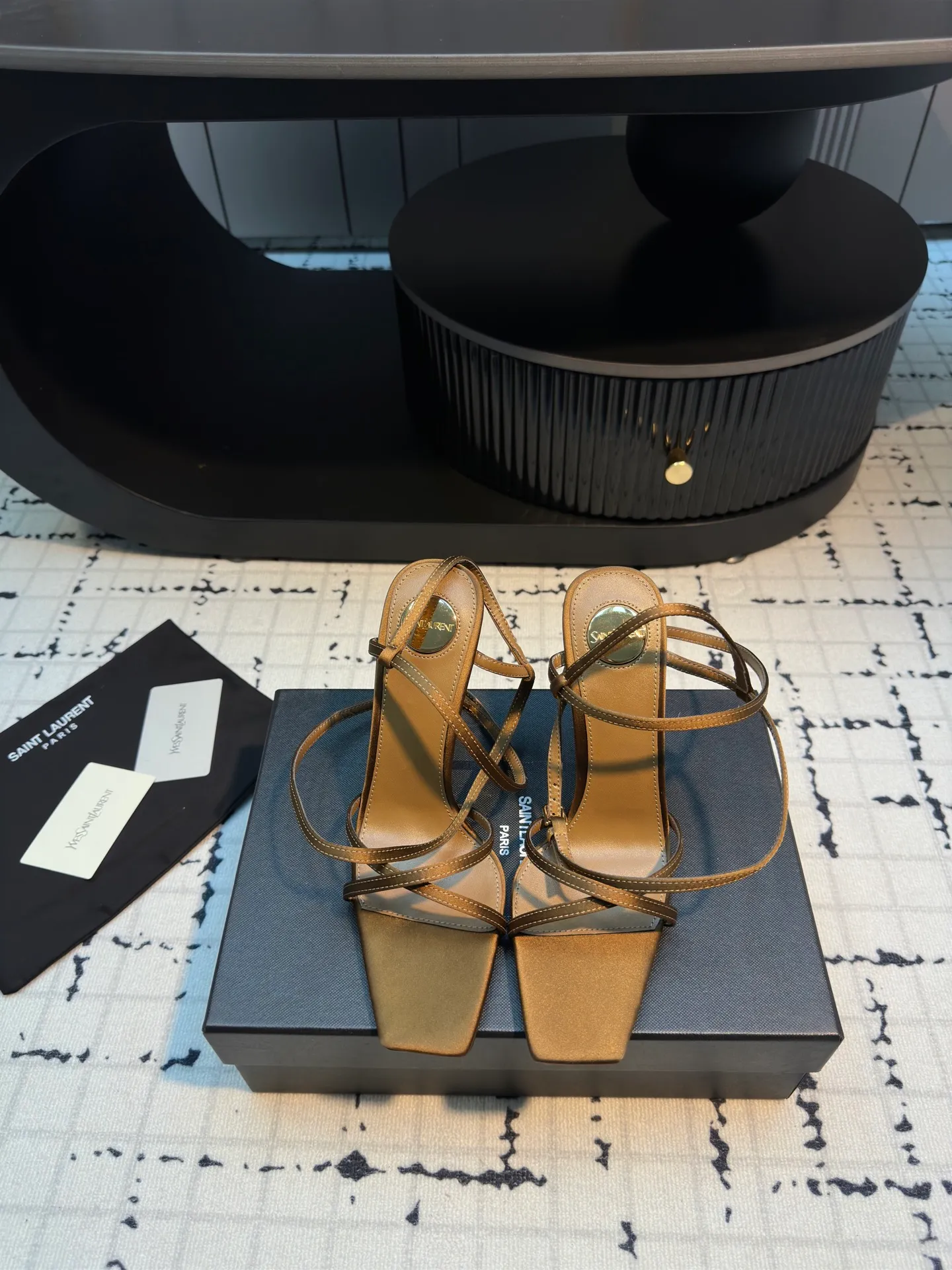 👟👟Ex-factory price 640👟👟 LAUREN* YSL Yang Shulin's new letter heel high-heeled sandals, beautiful high-heeled shoes for young ladies, elegant, charming and sexy, full of femininity, silk upper, sheepskin lining, original molded letter heels, Italian genuine leather outsole, heel height: 9cm, size: 35/40 (custom-made in 40%, non-refundable and non-exchangeable)
